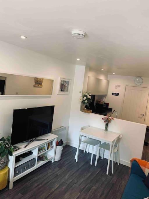 Bournemouth Nr Town Beach Train Coach Shops Lovely Entire Apartment Allows Quiet Good Dogs Luaran gambar